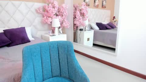 hanna__collins_ online show from July 16, 1:59 pm