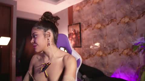 HANNA  online show from October 31, 1:18 am