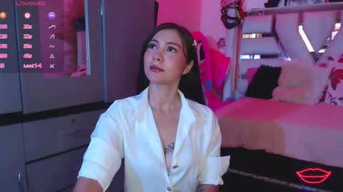 hanna_plum online show from January 5, 8:12 pm