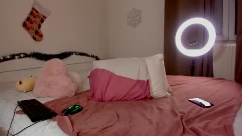 Snapshot of hannacrush chatting on January 14, 7:06 am HannahIm a simple girl who likes gifts Lovense is activeThere are legends that in this room all your wish can come true online show from January 14, 7:06 am