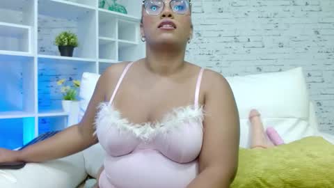 Hannah  online show from November 20, 12:39 pm