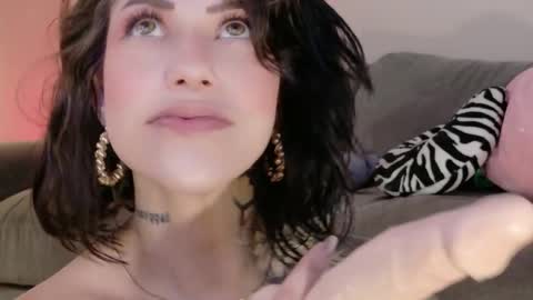 Hannah  online show from April 1, 2:56 am