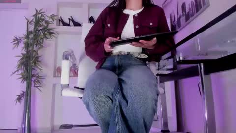 HANNAH HOWELL online show from February 23, 9:31 am