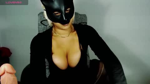 hannah kiim online show from November 5, 10:26 pm