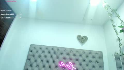 Snapshot of hannah_miller__ chatting on September 18, 6:39 pm HANNAH MILLER online show from September 18, 6:39 pm