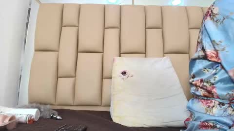 hannah_teehn online show from November 22, 7:05 pm