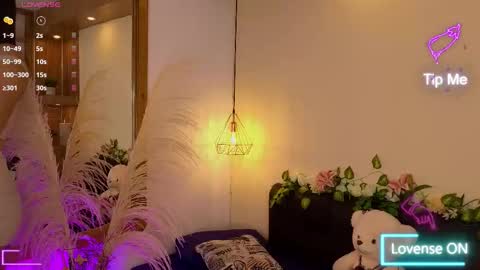 Hannah Williams online show from October 26, 12:06 am