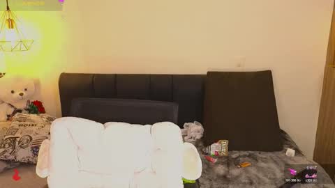 Hannah Williams online show from January 11, 3:33 am