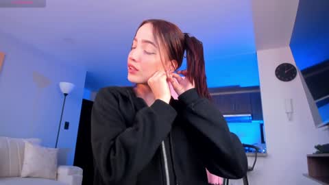 Hannah online show from January 19, 10:17 pm