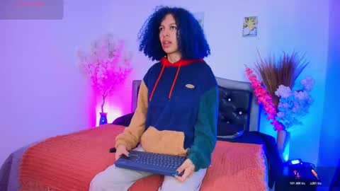 HannahBlue  online show from February 3, 12:10 pm