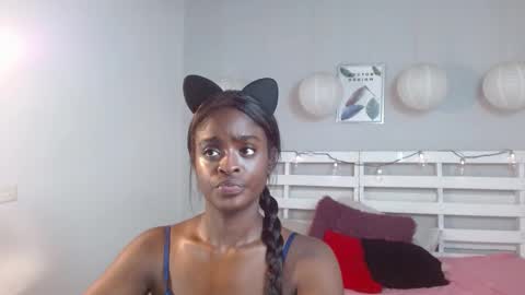 hannahcox1 online show from December 16, 4:23 am