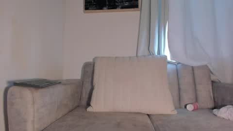 Hannah  online show from April 11, 12:31 pm