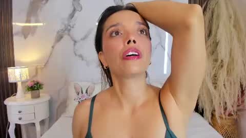 Hannahill69 online show from July 29, 5:18 am