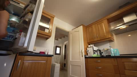 Hannah James online show from November 21, 2:08 pm