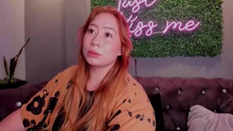 hannamartinn_ online show from October 22, 4:01 pm