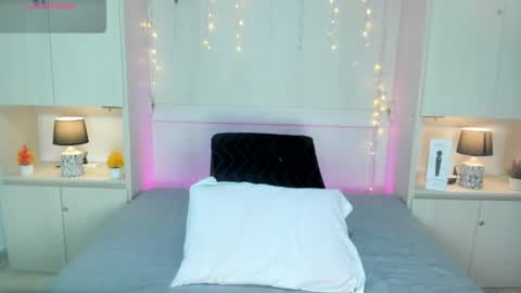 hannyk_ online show from April 19, 4:01 am