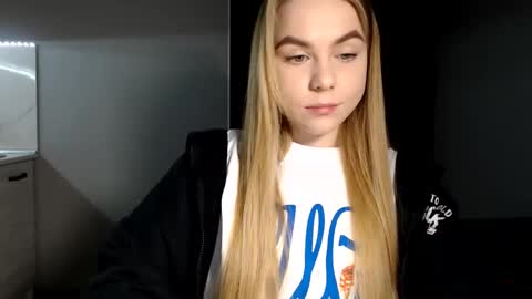 Snapshot of happy_fox_ chatting on February 4, 7:44 pm happy_fox_ online show from February 4, 7:44 pm