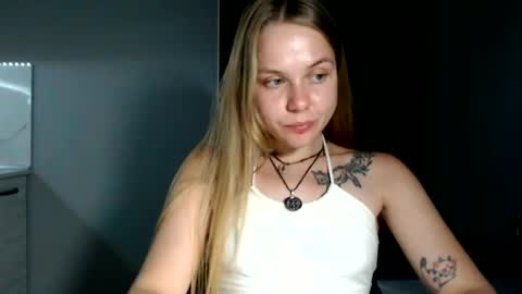 happy_fox_ online show from June 30, 9:58 pm