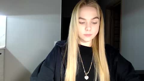 Snapshot of happy_fox_ chatting on December 5, 11:07 pm happy_fox_ online show from December 5, 11:07 pm