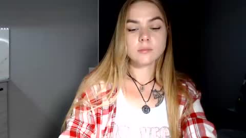 happy_fox_ online show from July 8, 9:17 pm