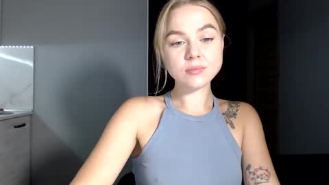 Snapshot of happy_fox_ chatting on October 1, 9:42 pm happy_fox_ online show from October 1, 9:42 pm