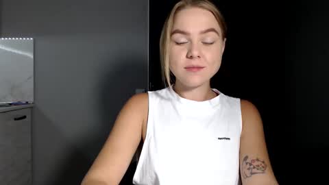 Snapshot of happy_fox_ chatting on September 15, 7:32 pm happy_fox_ online show from September 15, 7:32 pm