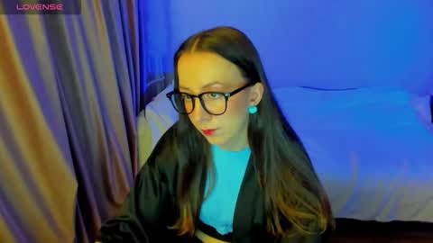 Stephanie online show from March 4, 8:15 pm