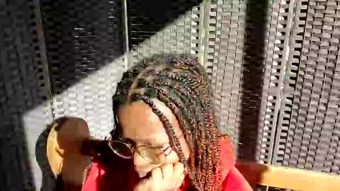 Snapshot of harmonie_marquise chatting on December 12, 7:48 pm Harmonie Marquise online show from December 12, 7:48 pm