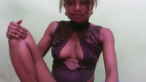 hasleyinah online show from April 16, 9:39 pm