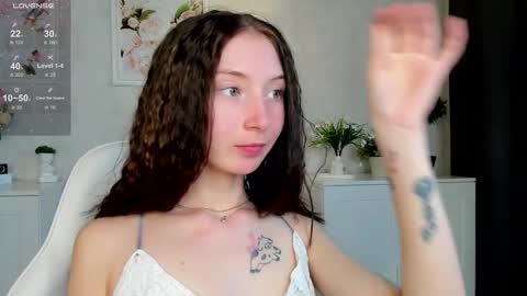 Snapshot of havefunwithmee_ chatting on October 18, 8:50 am Lola online show from October 18, 8:50 am