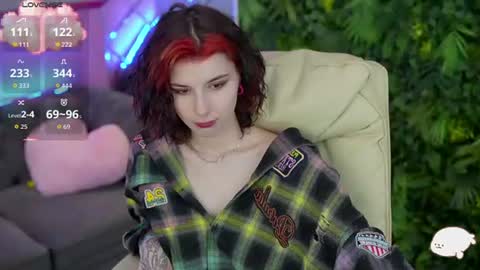 haylaamber online show from June 9, 1:10 pm