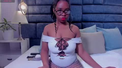 hazel_lanee online show from June 29, 7:59 am