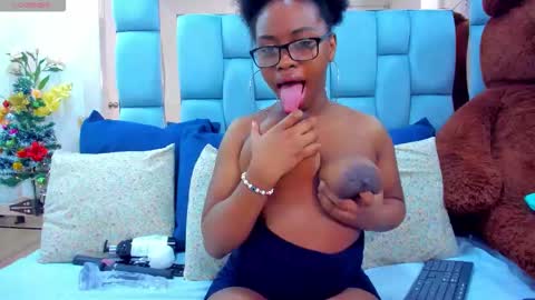 hazel_lanee online show from November 25, 5:42 am