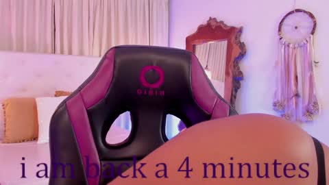 Snapshot of heidyblue chatting on January 26, 2:19 pm online show from January 26, 2:19 pm