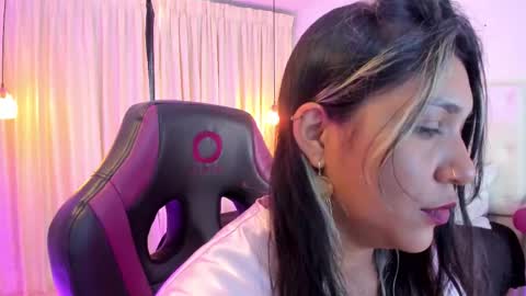 Snapshot of heidyblue chatting on February 10, 6:03 pm online show from February 10, 6:03 pm