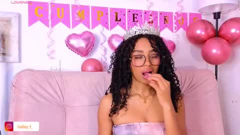 Snapshot of heily_fox chatting on March 5, 7:27 am HEILY online show from March 5, 7:27 am