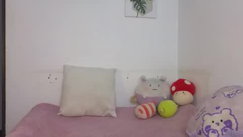Snapshot of heily_fox chatting on February 23, 3:29 am HEILY online show from February 23, 3:29 am