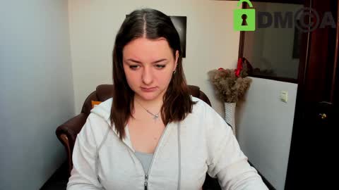 Snapshot of helen_elliot chatting on February 25, 7:20 am Helen Elliot online show from February 25, 7:20 am