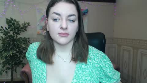 Snapshot of helen_elliot chatting on January 17, 6:36 am Helen Elliot online show from January 17, 6:36 am