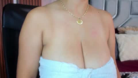 Helena Santos  online show from July 15, 10:53 am