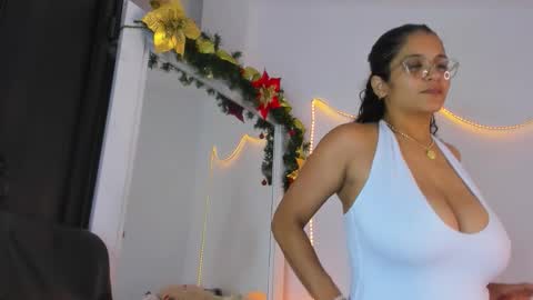 Helena Santos  online show from November 11, 9:01 pm