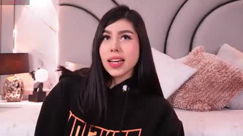 helena_whaite online show from July 7, 1:47 pm