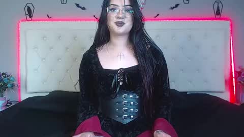 helenamorningstar online show from December 17, 4:23 am