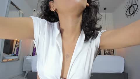 Snapshot of helenebird chatting on December 19, 7:29 pm online show from December 19, 7:29 pm