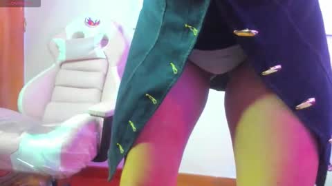 Snapshot of helenjoness_ chatting on September 13, 6:05 pm online show from September 13, 6:05 pm