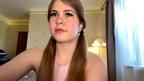 Chloe online show from May 22, 1:31 pm