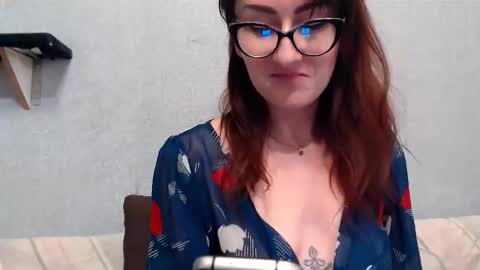 Snapshot of helenred chatting on September 14, 10:13 am HelenRed online show from September 14, 10:13 am