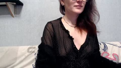 Snapshot of helenred chatting on January 20, 9:46 am HelenRed online show from January 20, 9:46 am