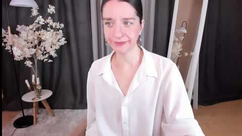 Snapshot of helentasty_ chatting on March 7, 2:46 am Helen online show from March 7, 2:46 am