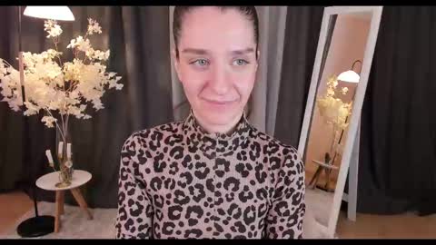 Snapshot of helentasty_ chatting on February 19, 3:17 am Helen online show from February 19, 3:17 am